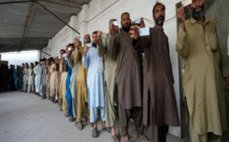 International media watchdog urges Pakistan not to deport 200 afghan journalists