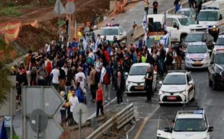 Israel: Families of hostages demand release, start march on Netanyahu's home
