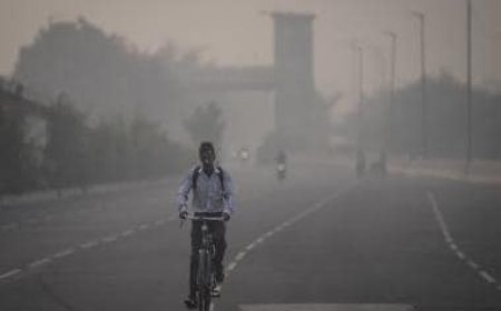 Delhi AQI improves slightly, pollution drops from 'severe' to 'very poor' category