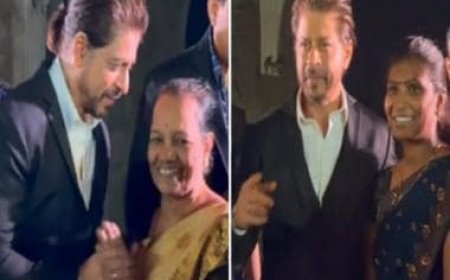 Shah Rukh Khan pays tribute to 26/11 martyrs at Gateway of India; interacts with victims' families