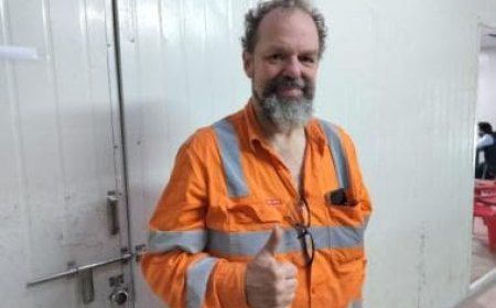 When science meets faith: International tunneling expert Arnold Dix offers prayer outside Silkyara tunnel