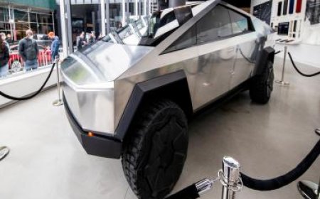 Art of Underdelivering: Tesla starts delivering Cybertruck, customers disappointed with price, range