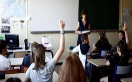 Smartphones dumbing down teens: OECD finds 'unprecedented' decline in math, reading skills of kids globally