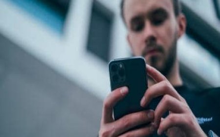 US Senator accuses several world leaders of spying on Apple, Google users through notifications