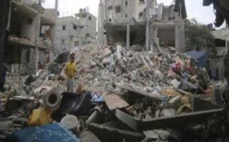 Israel strikes 2 homes, killing more than 90 Palestinians. Biden says he didn't request a ceasefire