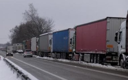 Lorries start crossing border after Polish farmers end blockade, Kyiv says