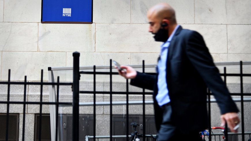 Stock Market Today: Stocks edge lower with Fed Chair Powell's speech in focus