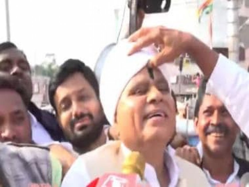 WATCH: MP Cong leader blackens face as promised; had claimed BJP will not bag even 50 seats in assembly polls