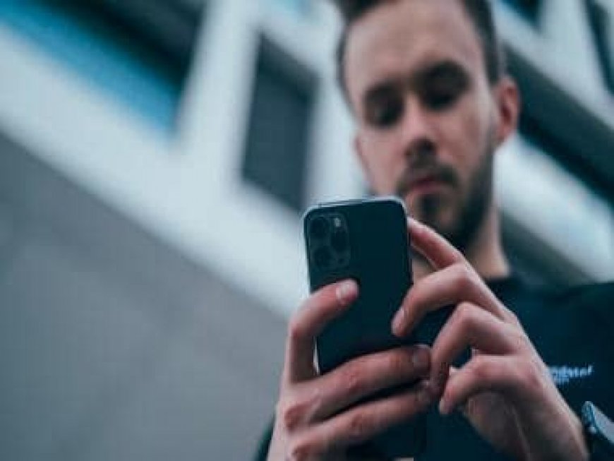 US Senator accuses several world leaders of spying on Apple, Google users through notifications