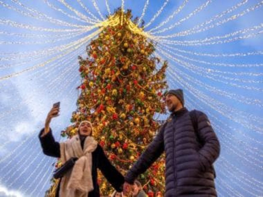 In Graphics | What’s the history behind Santa Claus, the Christmas tree, and carols?