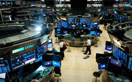 Stock Market Today: Stocks lower with jobs, Fed in focus; Apple slumps