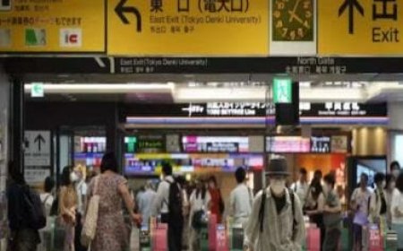 Japan: 1 arrested for stabbing 4 passengers on moving underground train in Tokyo