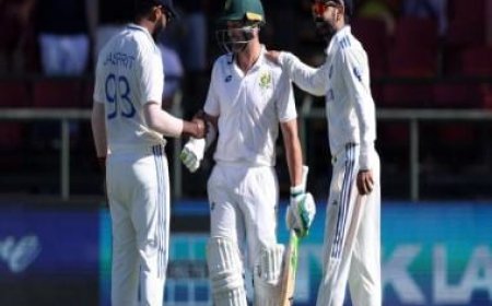 Virat Kohli, Indian players' sweet gesture for Dean Elgar after his final Test innings; WATCH