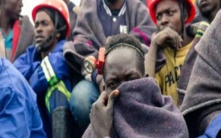 Gold mine collapse in Zimbabwe leaves 11 miners trapped