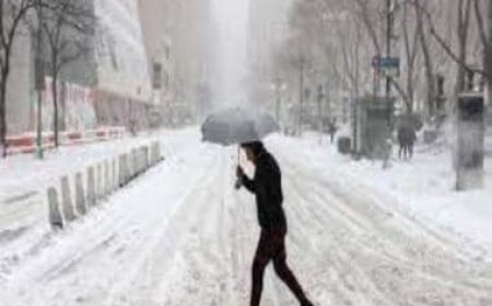 Blizzard hits US Midwest, flights cancelled, presidential campaign halted