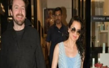 Kangana Ranaut caught holding hands with a mystery guy; Fans say 'He looks like Hrithik Roshan'