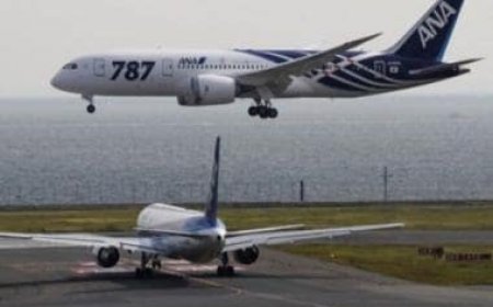 Japan ANA Boeing 737-800: Passenger plane turns back after cockpit window crack found mid-air