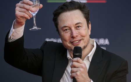 Tesla lower as Elon Musk says AI push requires massive ownership change