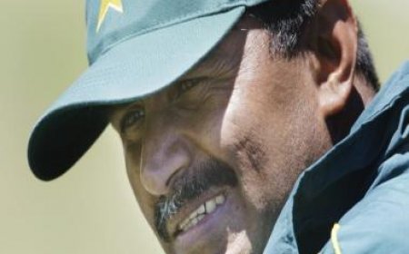 People who have no knowledge of cricket take decisions in Pakistan: Javed Miandad