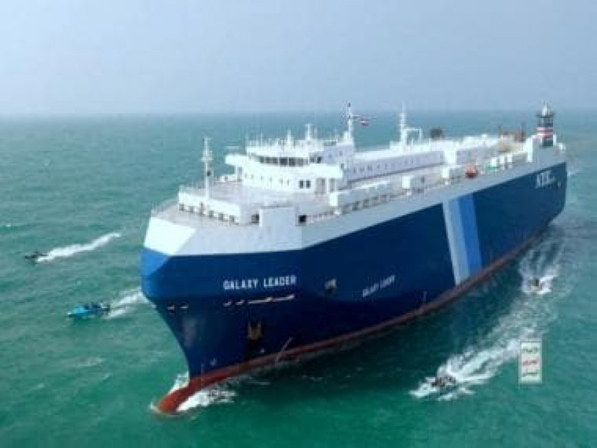 French military escorting its commercial ships through Red Sea