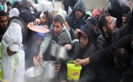Hamas deploys police, distributes funds in sign of resurgence in Gaza 
