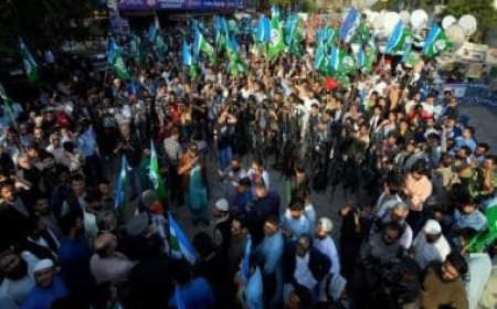 Pakistan elections: PPP, PML-N actively exploring routes to form coalition government