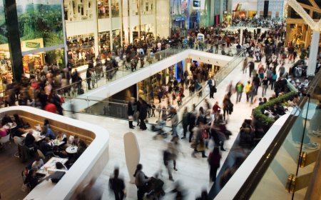 Struggling clothing retailer faces bankruptcy, cash crisis