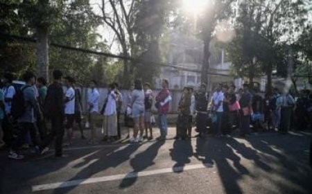 Thousands seek to quit Myanmar after military service announcement