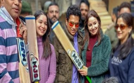 Sachin Tendulkar visits bat manufacturing unit during Kashmir trip with family; Watch