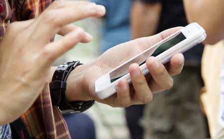 Can cellphone expenses be tax deductible with a business?