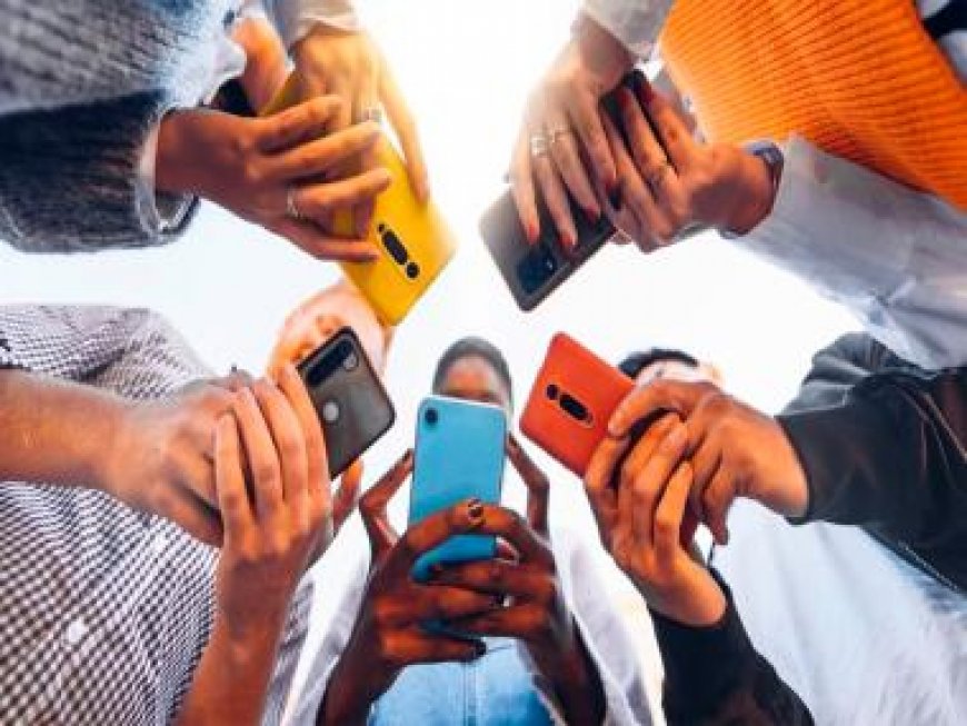 India's smartphone shipments grew by 25 per cent YoY in Oct-Dec 2023, led by Xiaomi, Vivo