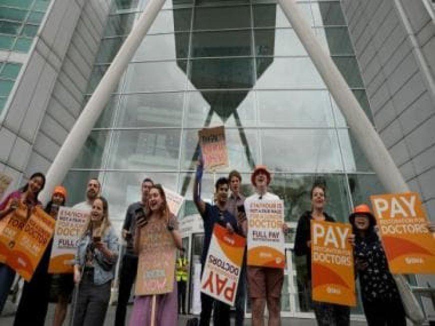Thousands of England doctors to stage sit-in again over pay dispute as health likely to become a key UK poll issue