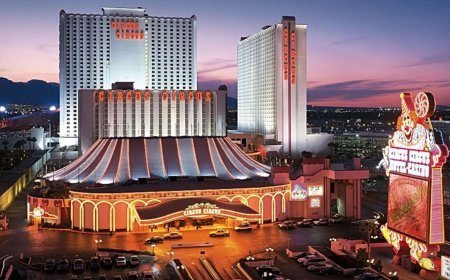 Iconic Las Vegas Strip resort casino bets big on nostalgia