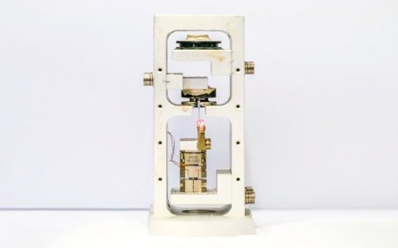 A teeny device can measure subtle shifts in Earth’s gravitational field