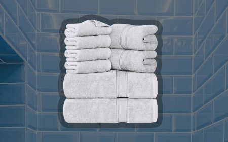 Amazon's bestselling 8-piece towel set with over 40,000 perfect ratings is on sale for $32 right now