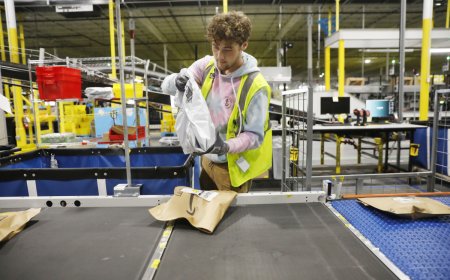 Amazon warehouse jobs & what they pay: Are fulfillment center positions worth it?