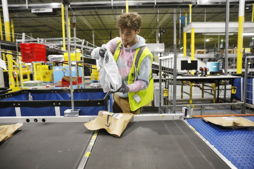 Amazon warehouse jobs & what they pay: Are fulfillment center positions worth it?