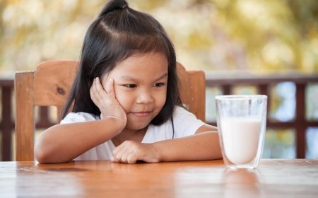 Lactose Intolerance in Kids: 5 Telltale Signs That May Indicate Child’s Digestive Problem