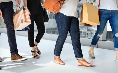 Luxury apparel chain shuts U.S. stores in Chapter 15 bankruptcy