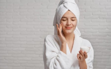 Summer Skincare Tips: 5 Reasons Why You Must Moisturise Oily Skin