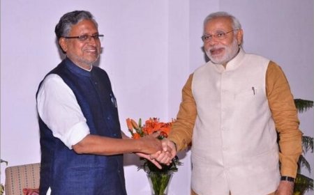 PM Modi Visits Sushil Modi’s Residence in Patna, Expresses Condolences | Watch