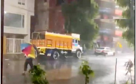 Cyclone Remal LIVE Updates: Speedy Winds, Heavy Rains Hit Kolkata, Red Alert In Two Districts