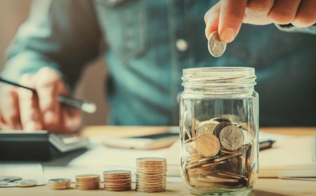 How to pay your student loans and still save for retirement