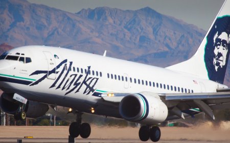 Alaska Airlines flight’s bad smell hospitalizes flight attendants