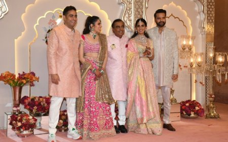 Anant-Radhika Wedding: Ambani Parivar Arrives at Grand Mandap; Netizens Take Dig at Akash for Wearing Sports Shoes: ‘Isko Koi Joote Do’