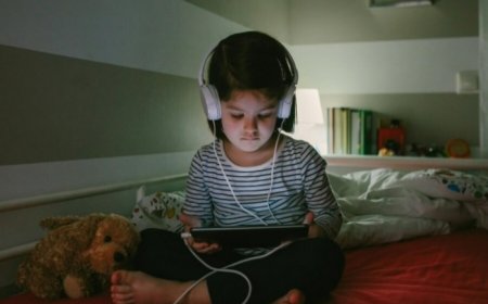 How Much Screen Time is Healthy For Children? Expert Reveals
