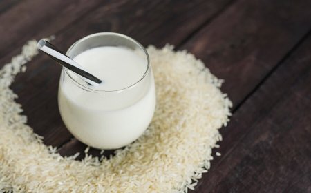 Rice Water Benefits: A Step-by-Step Guide on How to Prepare And Apply it For Shiny, Smooth Hair