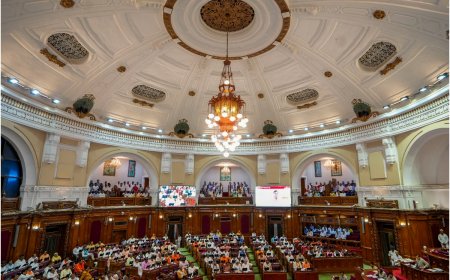 Heavy Rains Flood UP Vidhan Sabha Building Amid Monsoon Session | Watch