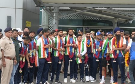 Indian Hockey Players Offer Prayers At Golden Temple After Paris Olympics 2024 Bronze – WATCH