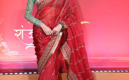 Ananya Panday is in ‘Full Bloom’ in Blue Saree While Janhvi Kapoor Exudes Rare Heritage Grace in Red Organza Drape at Musical – Check Price